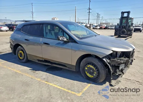 2024 BMW Ix xDrive50 z USA, uszkodzony, nr VIN WB523CF03RCR15800